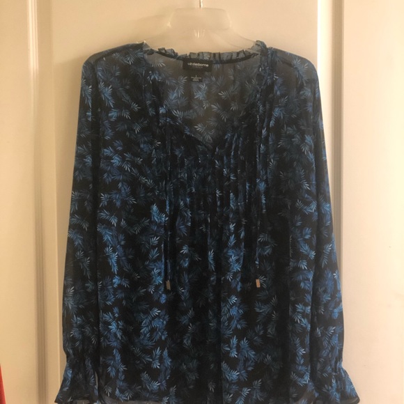 Long sleeve blouse. Dark green ! Perfect for fall! - Picture 4 of 5